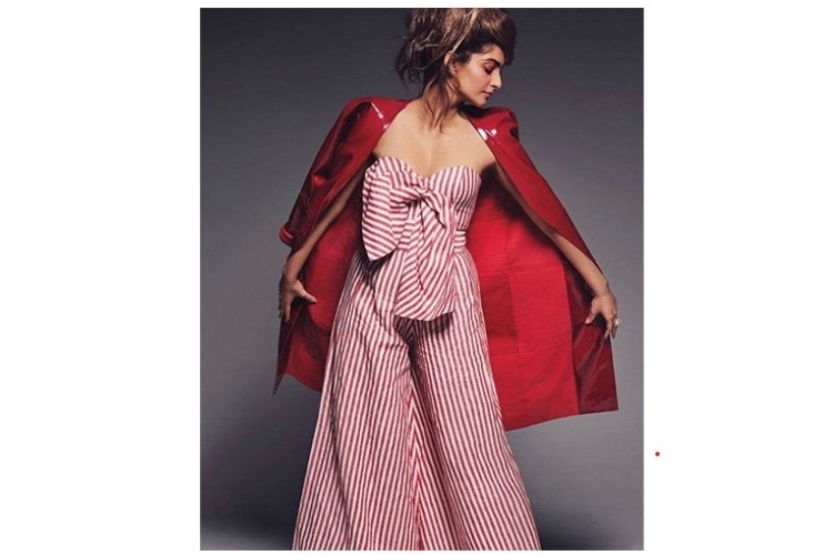 ฉบับเดือนมกราคม 18 ของ Elle สะท้อนถึงสไตล์ที่มีสีสันของ Sonam Kapoor